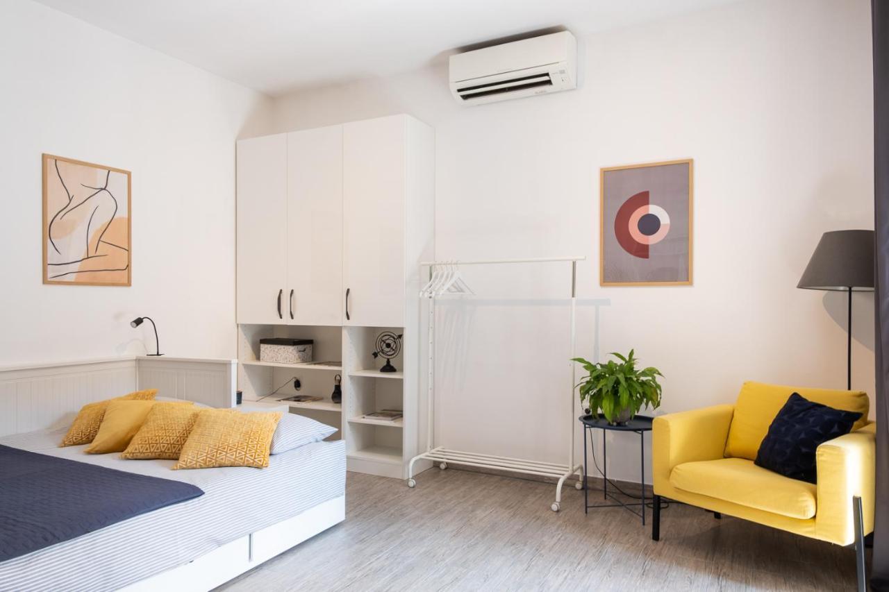 Studio Apartment Les - 4 Min Walk From Amphiteatre Pula Eksteriør billede
