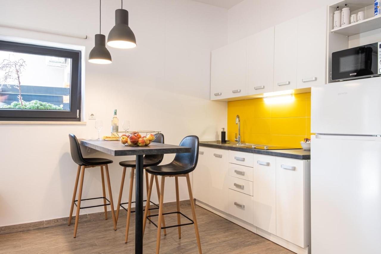 Studio Apartment Les - 4 Min Walk From Amphiteatre Pula Eksteriør billede