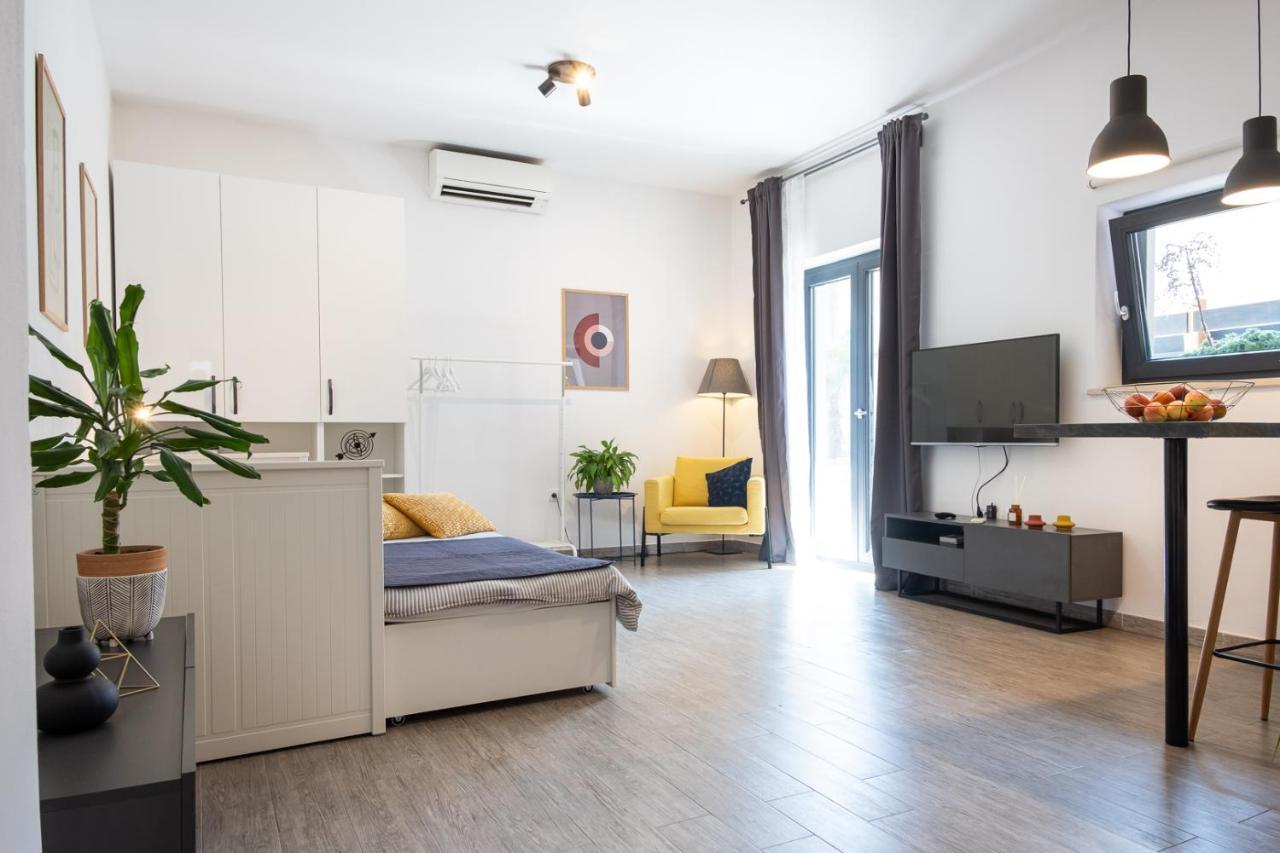 Studio Apartment Les - 4 Min Walk From Amphiteatre Pula Eksteriør billede