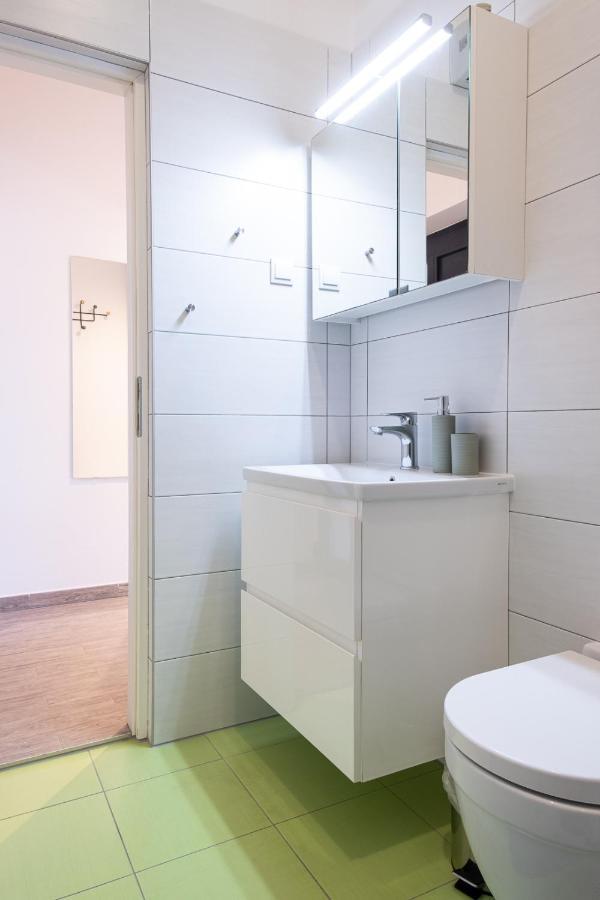 Studio Apartment Les - 4 Min Walk From Amphiteatre Pula Eksteriør billede